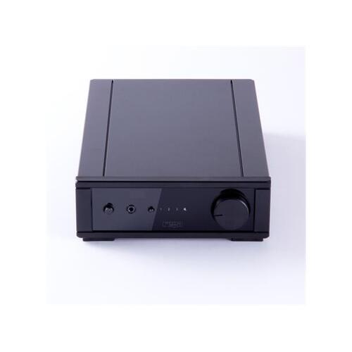 Rega io, forsterker 2x30 watt, MM RIAA-trinn, hodetelefon 